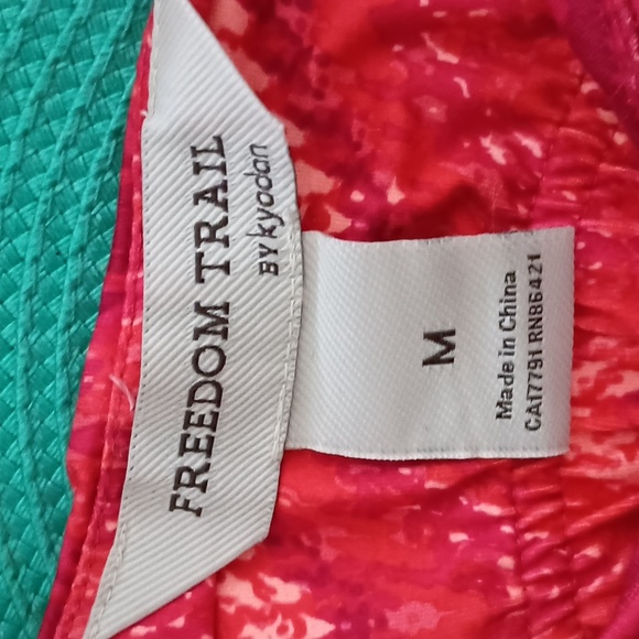 Cute Summer dress. Padded cups. Size M - Picture 3 of 4